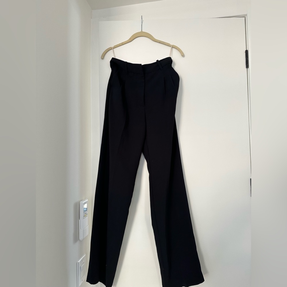 ARITZIA EFFORTLESS PANT size 2 black